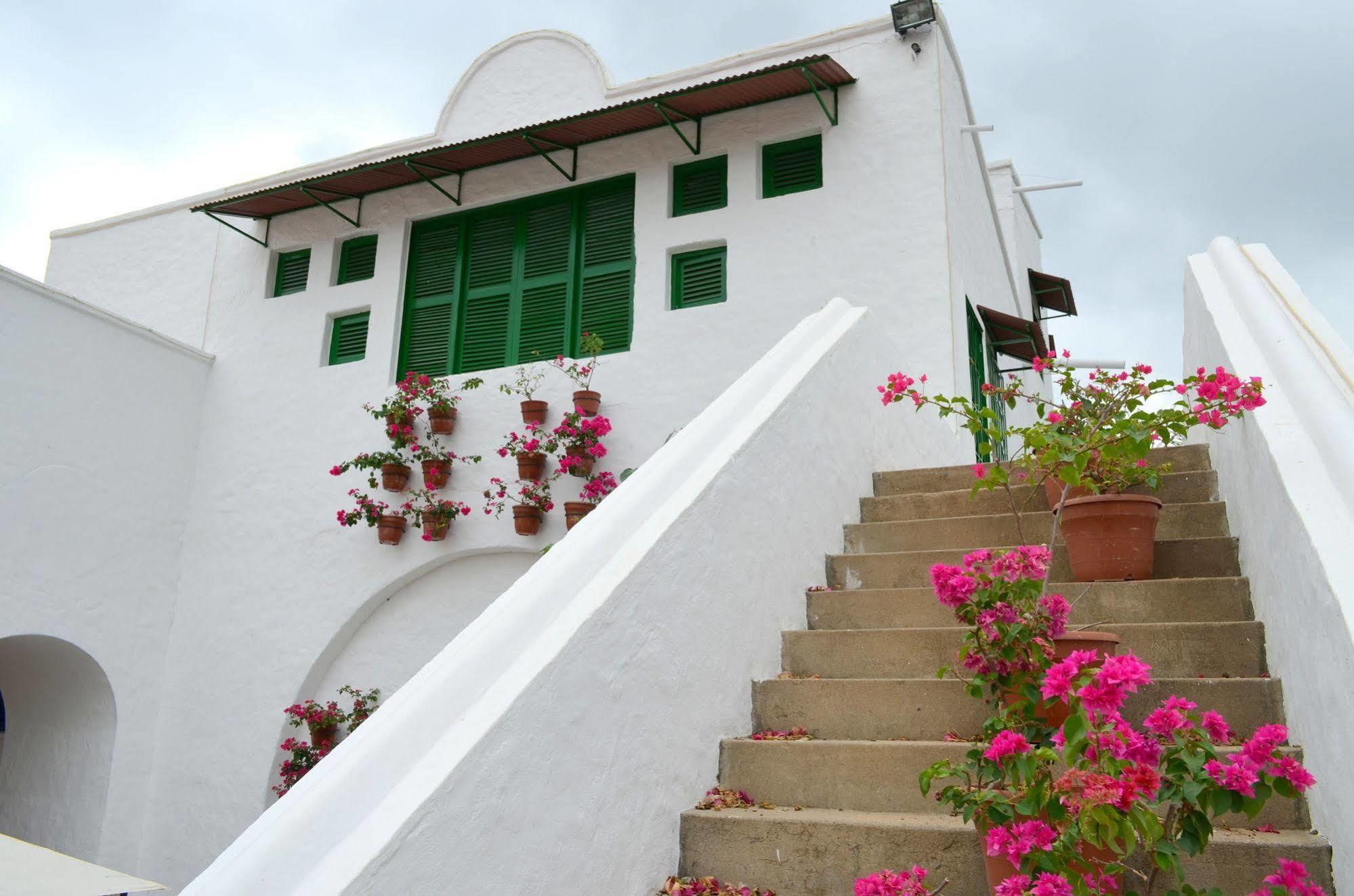 Hotel Aldea Plaza Doradal Exterior photo